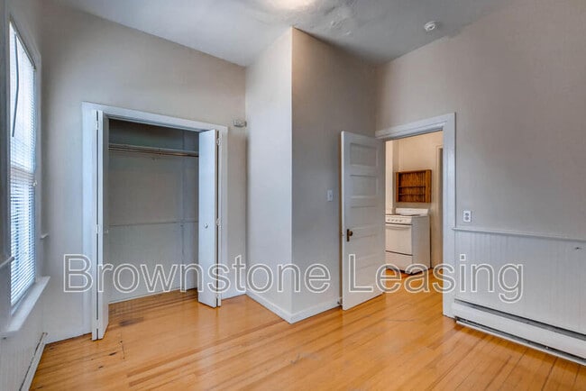 Building Photo - 1135 Corona St