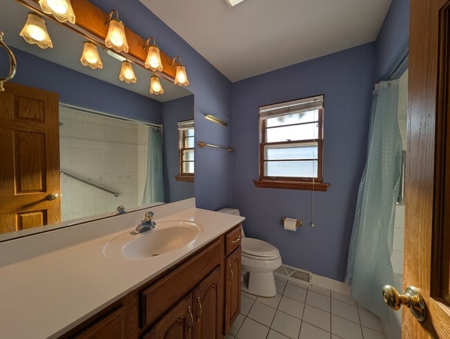 Building Photo - 503 Lake Ave