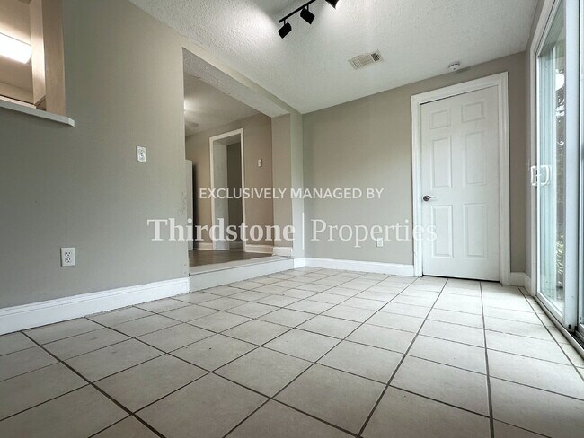 Building Photo - 455 W Clermont Dr