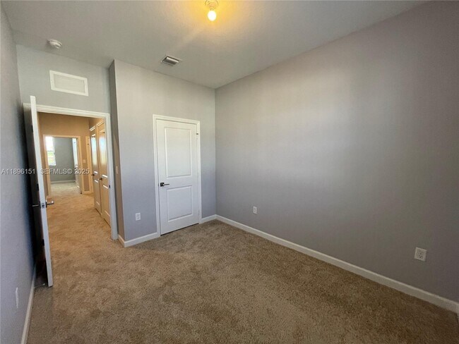 Building Photo - 1120 SW 7th Ct