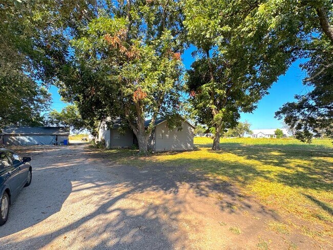 Primary Photo - 4213 N Main St