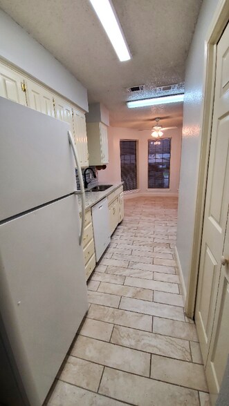 Building Photo - 2813 Shady Grove Dr