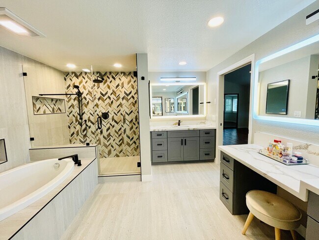 Building Photo - Beautiful 4 Bed 3 Bath + Huge Bonus Room A...