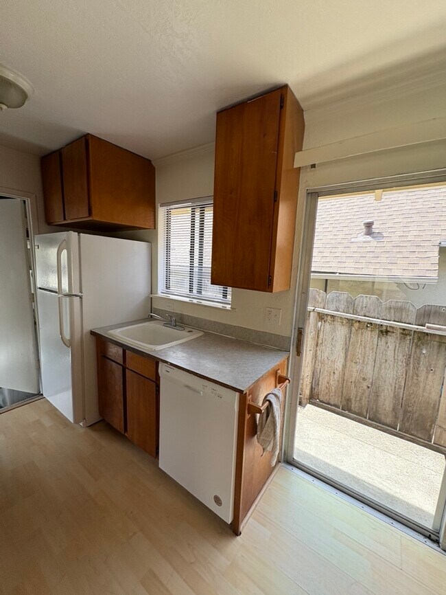 Building Photo - 3955 Princeton Dr