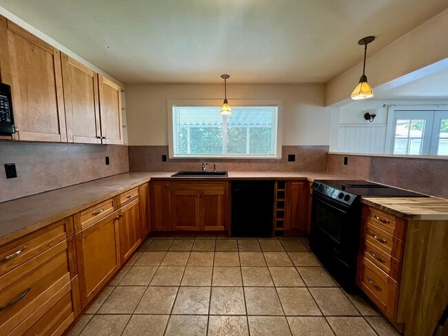 Building Photo - House in Yakima!
