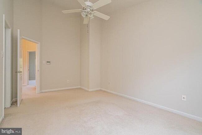 Building Photo - 1275 Quaker Hill Dr