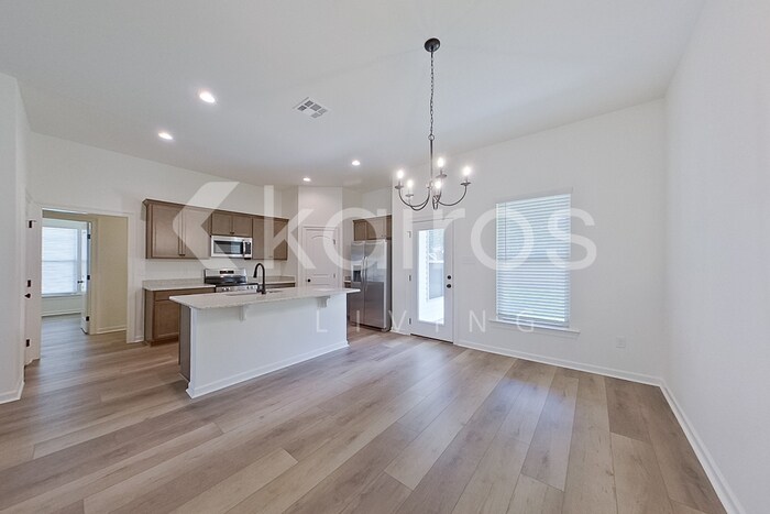Building Photo - 200 Carencro St