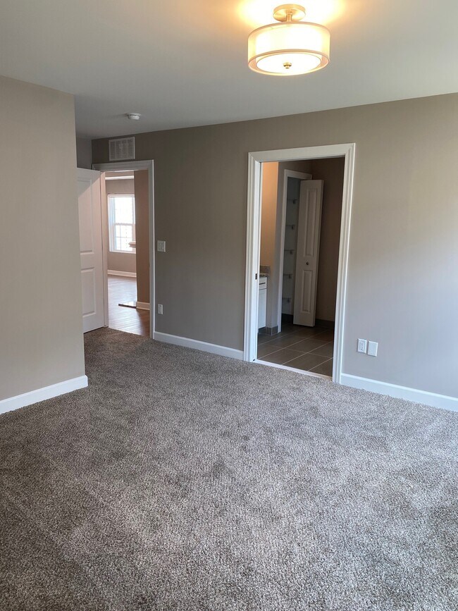 Building Photo - 26600 Orchard Lake Rd