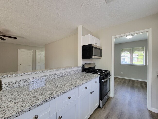 Building Photo - REMODELED 4 BEDROOM 2 BATH LEASE HOME IN H...