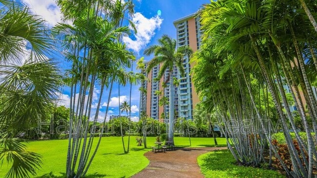 Building Photo - 1511 Nuuanu Ave