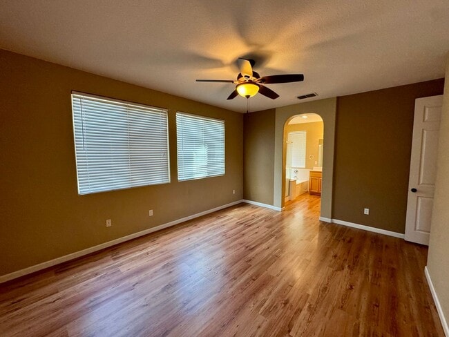 Building Photo - 3 bed 2 bath Plumas Lake