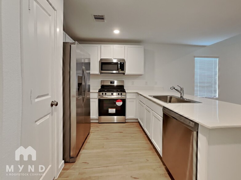 Building Photo - 21566 Casavatore Dr