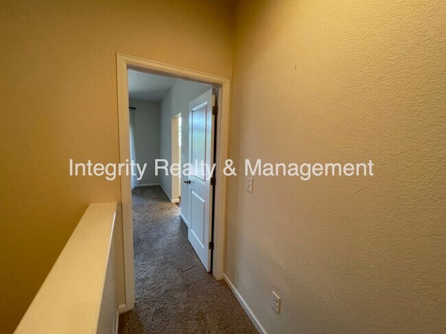 Building Photo - 598 E Dry Creek Pl