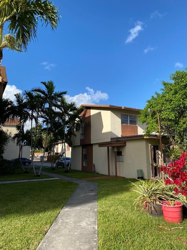 Building Photo - 20 SW 108th Ave