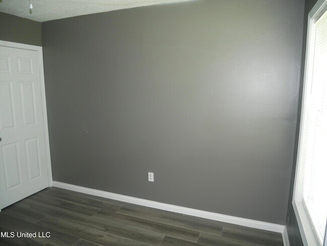 Building Photo - 5149 Gray Dr