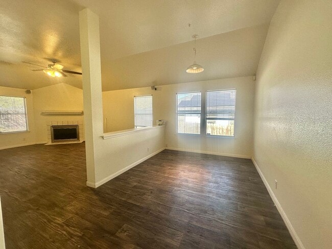 Building Photo - 113 Little Lake Rd