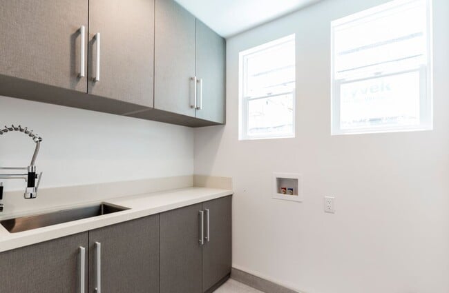 Building Photo - 205 S Irena Ave