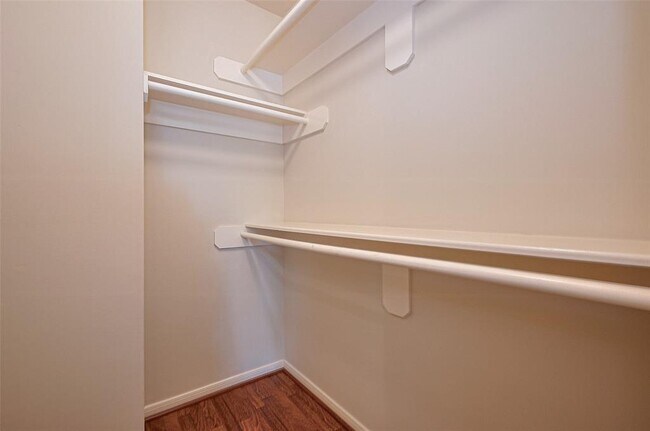 Building Photo - 4707 Gladesdale Park Ln