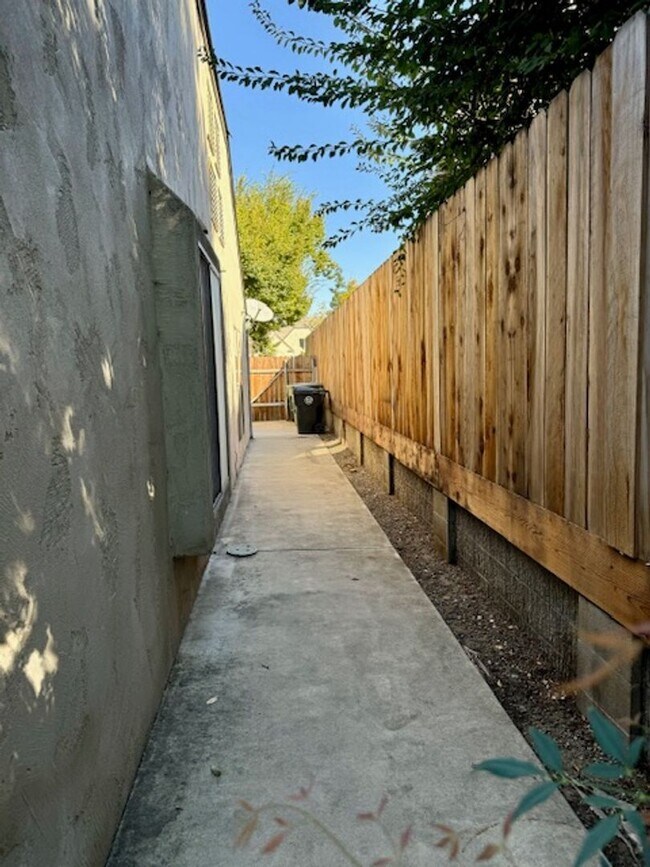 Building Photo - Nice Family Home in Quiet Neighborhood formally known as the French Collection Homes