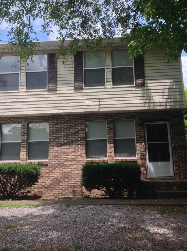 Building Photo - 2 Bedroom 1.5 Bath Duplex near Dan Mills i...