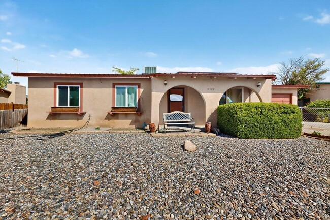 Building Photo - 2702 Avenida Del Sol