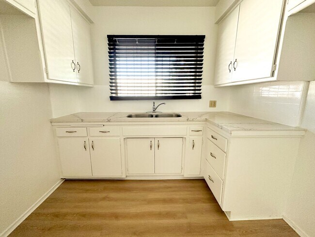 Interior Photo - 1069 Browning Blvd