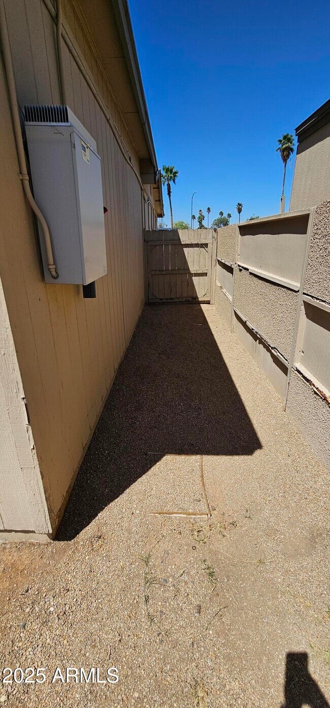 Building Photo - 12035 N 46th Ln