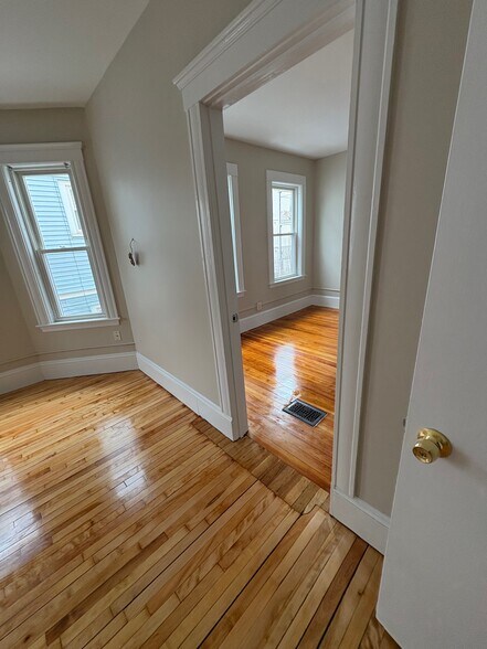 Building Photo - 16 Maine Ave