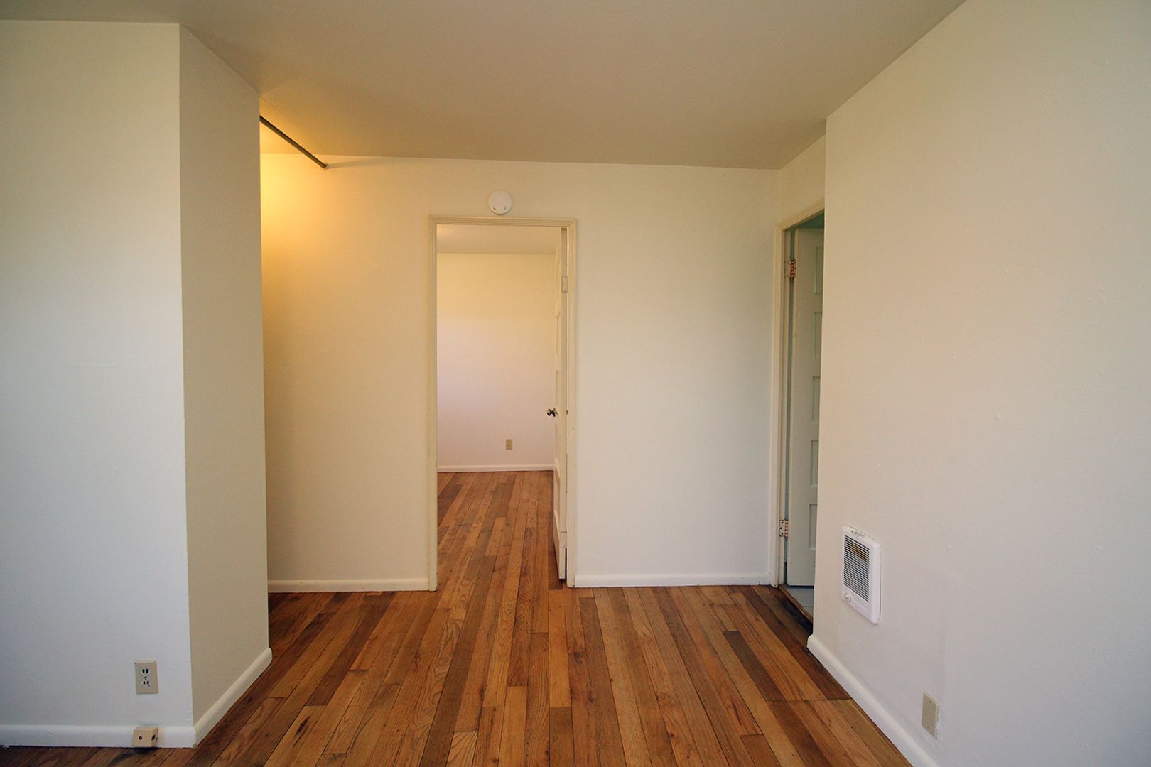 Building Photo - 6923-6923 NE Prescott St