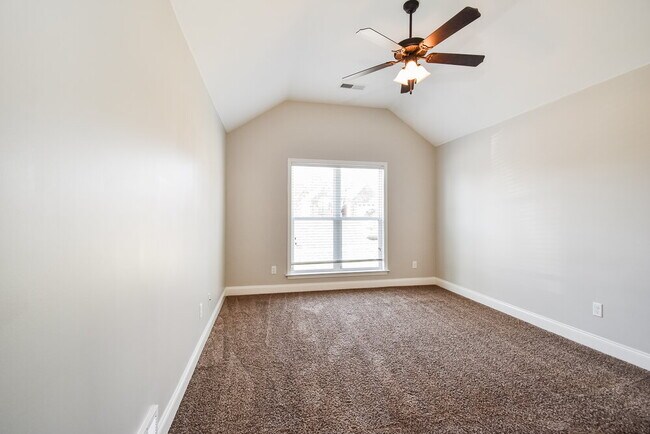 Building Photo - 3080 Magnolia Dr