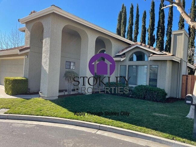 Building Photo - 1633 Lindbergh Dr