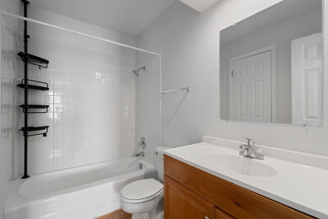 Building Photo - 5800 Belmoor Dr