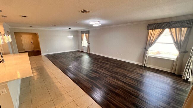 Building Photo - Immaculate 4 BR / 3 BA - With an OFFICE!