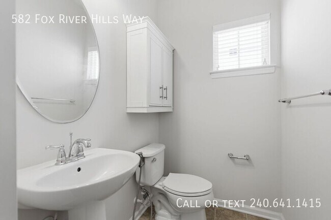 Building Photo - 582 Fox River Hills Way