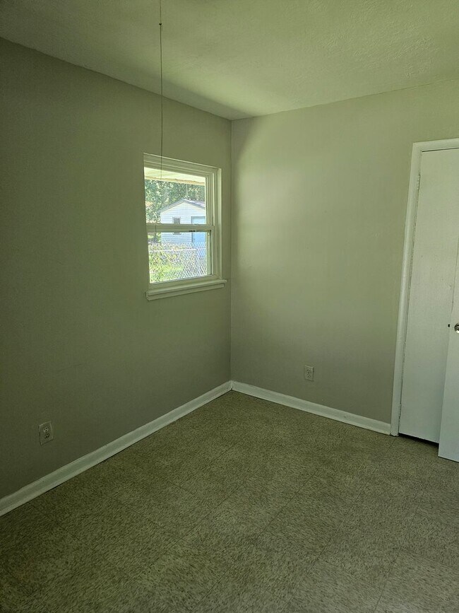 Building Photo - 4 Sided Brick 3 BR Home