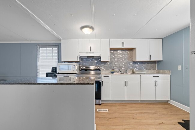 Building Photo - 158 Thomas Field Rd SE