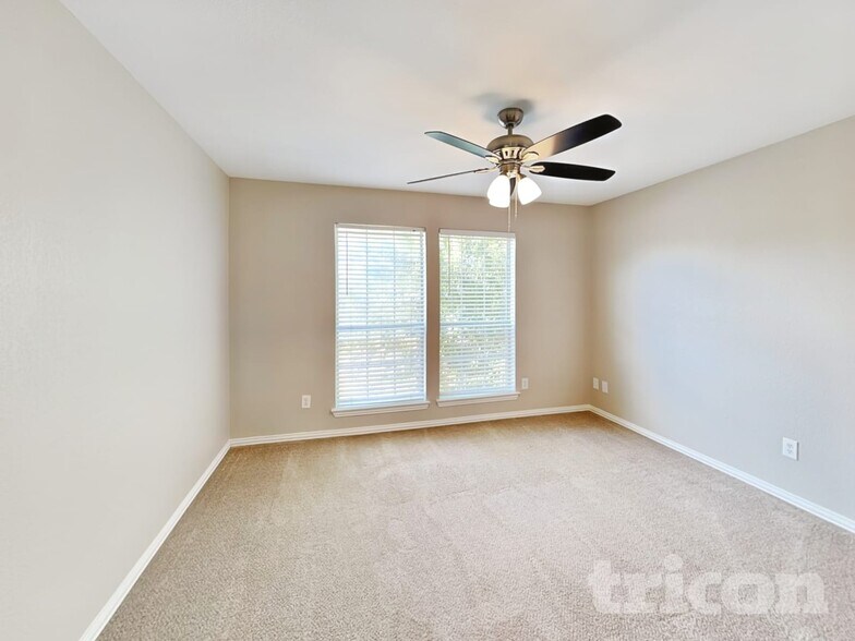 Building Photo - 523 Pinnacle Dr