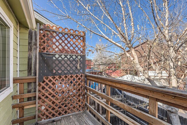 Building Photo - Spacious 2-Bed Townhome with Private Yard & 2-Car Garage in Aurora