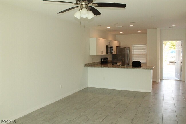 Building Photo - 912 SW 39th Terrace