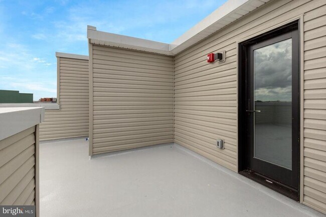 Building Photo - 2119 N Front St