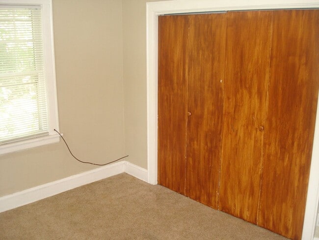 Building Photo - 400-402 Burr