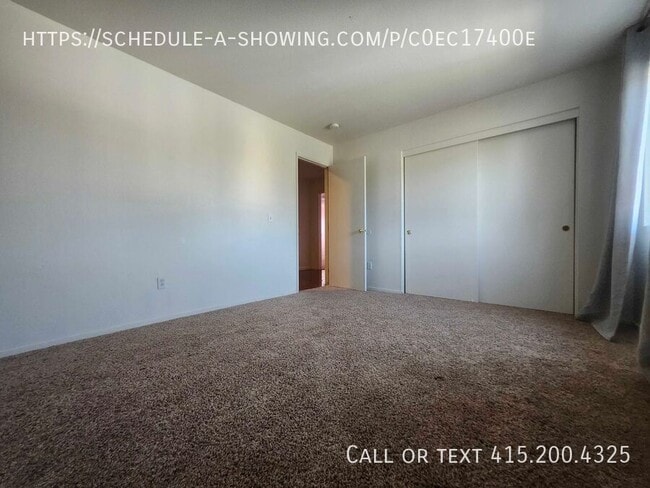 Building Photo - 3947 S Oak View St