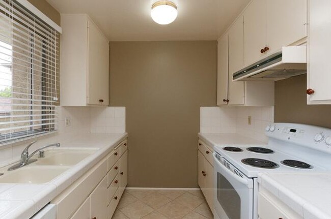 Building Photo - 1021 Martina Ct