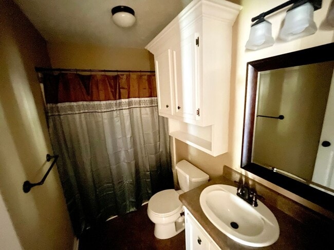 Building Photo - 3/2 For Rent in Brandon 047!