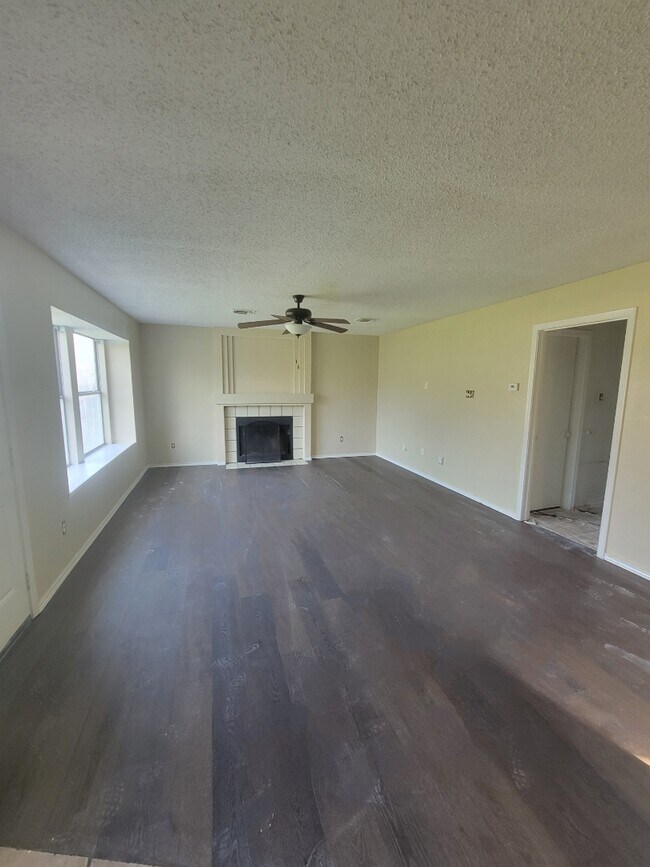 Building Photo - 7618 Clairmont Ave