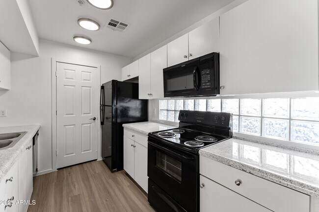 Building Photo - 3065 N 67th Ave
