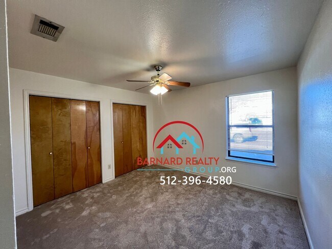 Building Photo - Available June 10: 3 Bed 2 Bath Duplex with Fenced in Yard on Bus Route