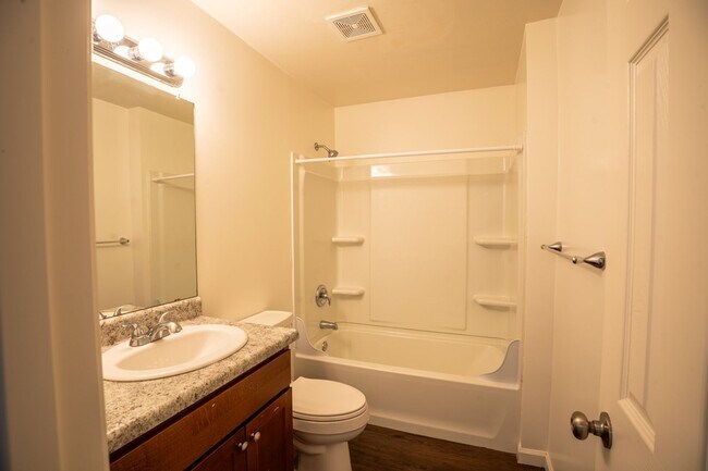 Building Photo - 1720 E Hermosa Dr