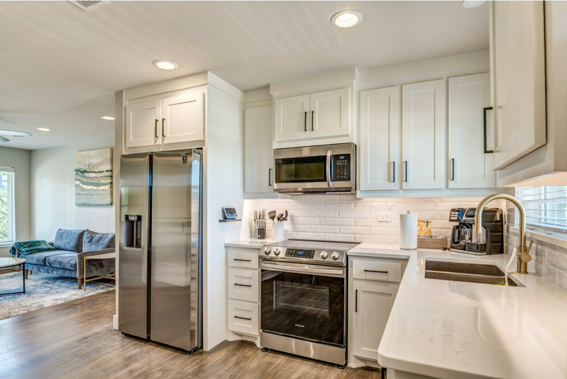 Kitchen - White Rock Views Apartments