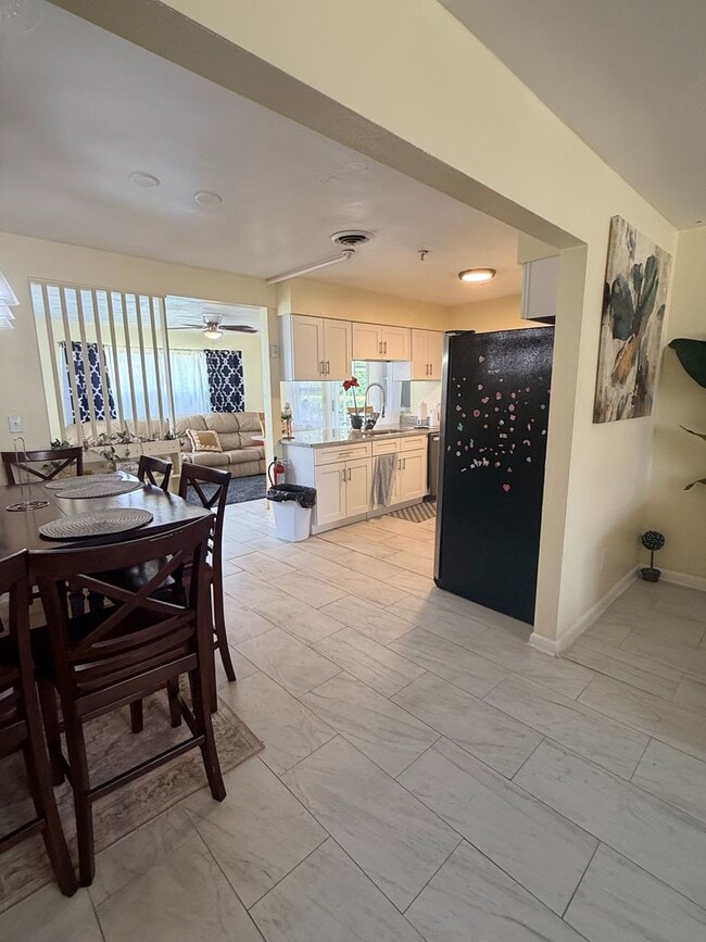Building Photo - Beautifully Remodeled and updated Longwood beauty!  Call SHEILA C 407-687-7900